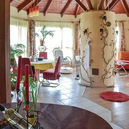 Three-bedroom Holiday In 펜션 *