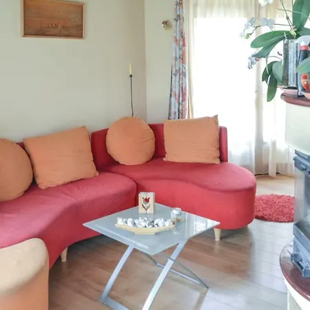 Three-bedroom Holiday In 캐스포바
